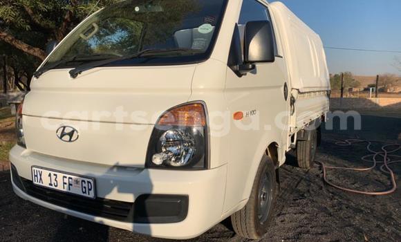 Nunua Ilio tumika Hyundai Chorus White Lori ndani ya Big Bend nchini Lubombo Nunua Ilio tumika Hyundai Chorus White Lori ndani ya Big Bend nchini Lubombo