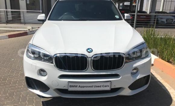 Nunua Ilio tumika BMW X5 M White Gari ndani ya Matsapha nchini Manzini