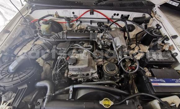 Nunua Ilio tumika Toyota Hilux White Gari ndani ya Manzini nchini Manzini Nunua Ilio tumika Toyota Hilux White Gari ndani ya Manzini nchini Manzini