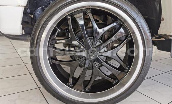 Nunua Ilio tumika Toyota Hilux White Gari ndani ya Manzini nchini Manzini Nunua Ilio tumika Toyota Hilux White Gari ndani ya Manzini nchini Manzini