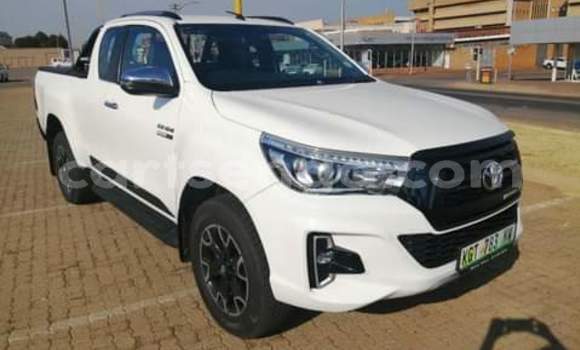 Nunua Ilio tumika Toyota Hilux White Gari ndani ya Manzini nchini Manzini Nunua Ilio tumika Toyota Hilux White Gari ndani ya Manzini nchini Manzini