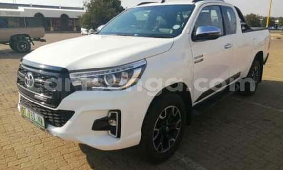 Nunua Ilio tumika Toyota Hilux White Gari ndani ya Manzini nchini Manzini Nunua Ilio tumika Toyota Hilux White Gari ndani ya Manzini nchini Manzini