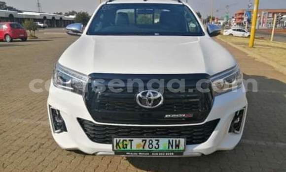 Nunua Ilio tumika Toyota Hilux White Gari ndani ya Manzini nchini Manzini Nunua Ilio tumika Toyota Hilux White Gari ndani ya Manzini nchini Manzini