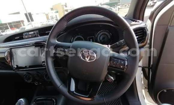 Nunua Ilio tumika Toyota Hilux White Gari ndani ya Manzini nchini Manzini Nunua Ilio tumika Toyota Hilux White Gari ndani ya Manzini nchini Manzini
