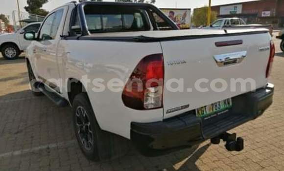 Nunua Ilio tumika Toyota Hilux White Gari ndani ya Manzini nchini Manzini Nunua Ilio tumika Toyota Hilux White Gari ndani ya Manzini nchini Manzini