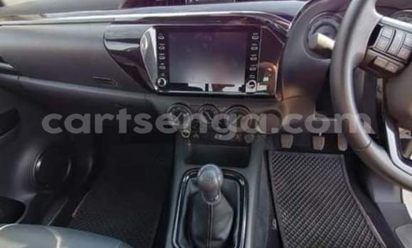 Nunua Ilio tumika Toyota Hilux White Gari ndani ya Manzini nchini Manzini Nunua Ilio tumika Toyota Hilux White Gari ndani ya Manzini nchini Manzini