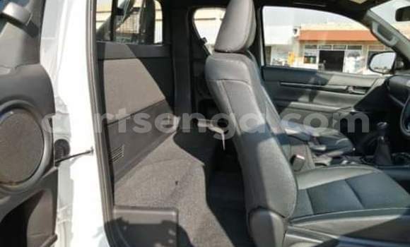 Nunua Ilio tumika Toyota Hilux White Gari ndani ya Manzini nchini Manzini Nunua Ilio tumika Toyota Hilux White Gari ndani ya Manzini nchini Manzini