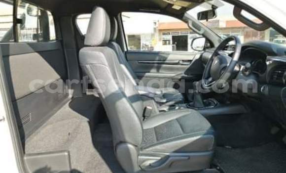 Nunua Ilio tumika Toyota Hilux White Gari ndani ya Manzini nchini Manzini Nunua Ilio tumika Toyota Hilux White Gari ndani ya Manzini nchini Manzini