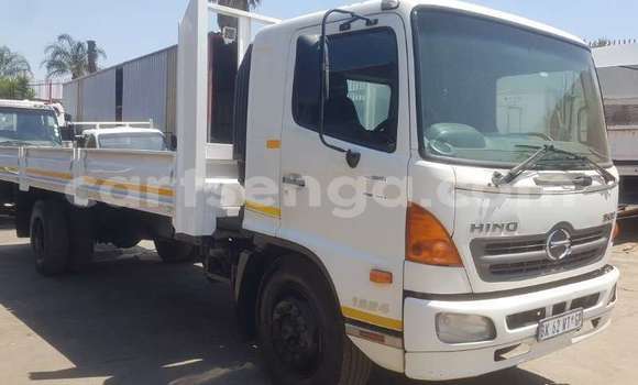 Nunua Ilio tumika Hino 300 Series White Lori ndani ya Mbabane nchini Manzini Nunua Ilio tumika Hino 300 Series White Lori ndani ya Mbabane nchini Manzini