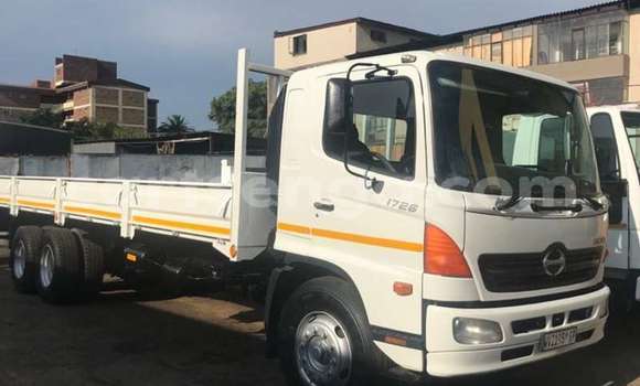 Nunua Ilio tumika Hino 300 Series White Lori ndani ya Mbabane nchini Manzini Nunua Ilio tumika Hino 300 Series White Lori ndani ya Mbabane nchini Manzini