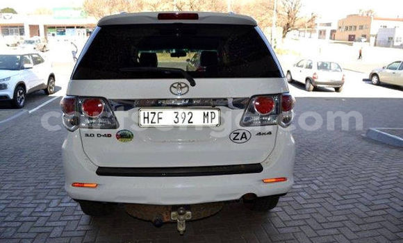 Nunua Ilio tumika Toyota Fortuner White Gari ndani ya Mbabane nchini Manzini Nunua Ilio tumika Toyota Fortuner White Gari ndani ya Mbabane nchini Manzini