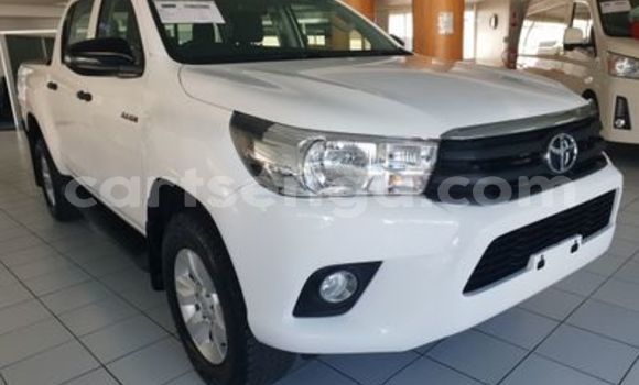 Nunua Ilio tumika Toyota Hilux White Gari ndani ya Ezulwini nchini Hhohho Nunua Ilio tumika Toyota Hilux White Gari ndani ya Ezulwini nchini Hhohho