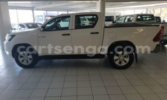 Nunua Ilio tumika Toyota Hilux White Gari ndani ya Ezulwini nchini Hhohho Nunua Ilio tumika Toyota Hilux White Gari ndani ya Ezulwini nchini Hhohho