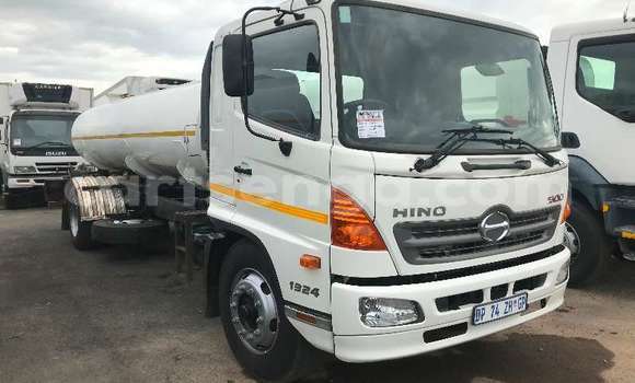 Nunua Ilio tumika Hino 300 Series White Lori ndani ya Ezulwini nchini Hhohho Nunua Ilio tumika Hino 300 Series White Lori ndani ya Ezulwini nchini Hhohho