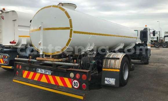 Nunua Ilio tumika Hino 300 Series White Lori ndani ya Ezulwini nchini Hhohho Nunua Ilio tumika Hino 300 Series White Lori ndani ya Ezulwini nchini Hhohho