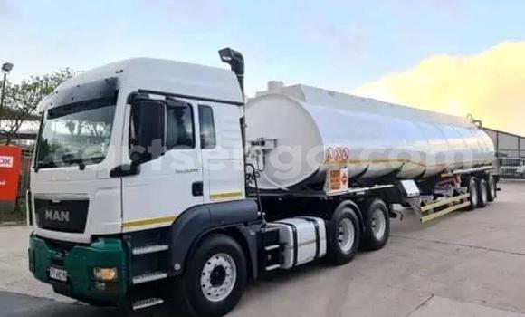 Buy Used Mercedes‒Benz Truck White Truck in Bulembu in Hhohho Buy Used Mercedes‒Benz Truck White Truck in Bulembu in Hhohho
