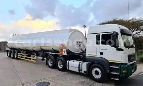 Buy Used Mercedes‒Benz Truck White Truck in Bulembu in Hhohho Buy Used Mercedes‒Benz Truck White Truck in Bulembu in Hhohho