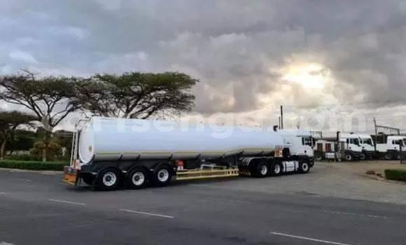 Buy Used Mercedes‒Benz Truck White Truck in Bulembu in Hhohho Buy Used Mercedes‒Benz Truck White Truck in Bulembu in Hhohho