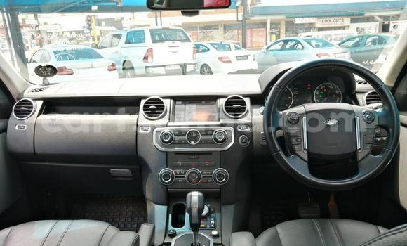 Nunua Ilio tumika Land Rover Discovery Silver Gari ndani ya Big Bend nchini Lubombo Nunua Ilio tumika Land Rover Discovery Silver Gari ndani ya Big Bend nchini Lubombo