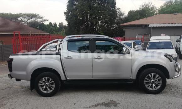 Nunua Ilio tumika Isuzu KB Silver Gari ndani ya Big Bend nchini Lubombo Nunua Ilio tumika Isuzu KB Silver Gari ndani ya Big Bend nchini Lubombo