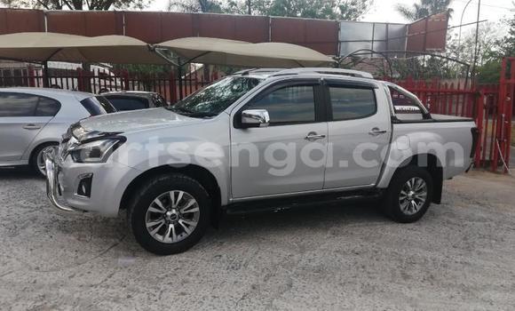 Nunua Ilio tumika Isuzu KB Silver Gari ndani ya Big Bend nchini Lubombo Nunua Ilio tumika Isuzu KB Silver Gari ndani ya Big Bend nchini Lubombo