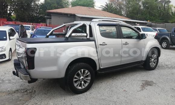 Nunua Ilio tumika Isuzu KB Silver Gari ndani ya Big Bend nchini Lubombo Nunua Ilio tumika Isuzu KB Silver Gari ndani ya Big Bend nchini Lubombo