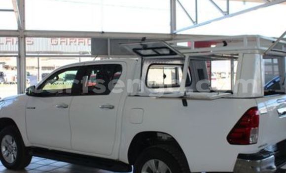 Buy Used Toyota Hilux White Car in Import - Dubai in Hhohho Buy Used Toyota Hilux White Car in Import - Dubai in Hhohho