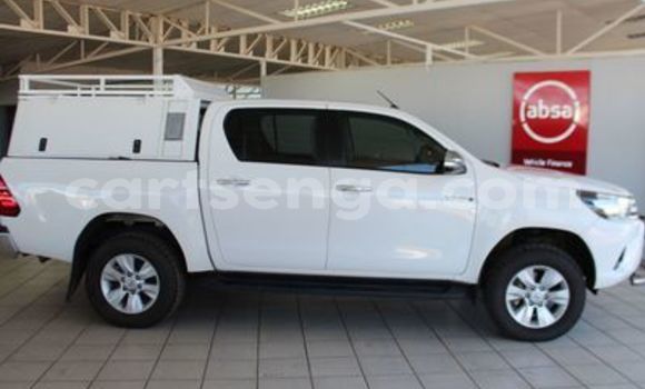 Buy Used Toyota Hilux White Car in Import - Dubai in Hhohho Buy Used Toyota Hilux White Car in Import - Dubai in Hhohho