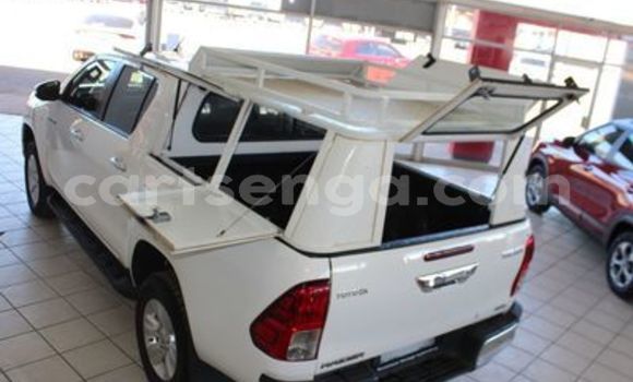 Buy Used Toyota Hilux White Car in Import - Dubai in Hhohho Buy Used Toyota Hilux White Car in Import - Dubai in Hhohho