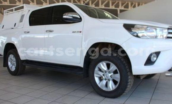 Buy Used Toyota Hilux White Car in Import - Dubai in Hhohho Buy Used Toyota Hilux White Car in Import - Dubai in Hhohho