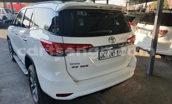 Buy Used Toyota Fortuner White Car in Ezulwini in Hhohho Buy Used Toyota Fortuner White Car in Ezulwini in Hhohho