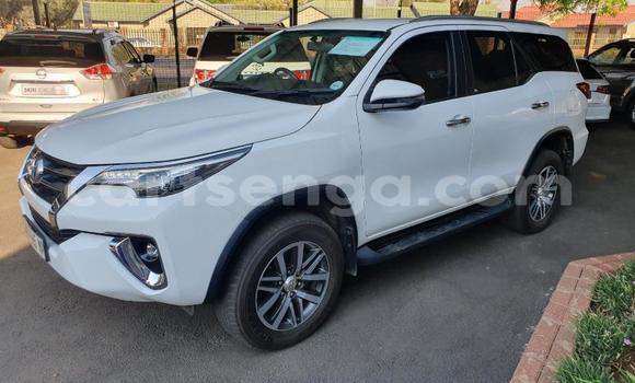 Buy Used Toyota Fortuner White Car in Ezulwini in Hhohho Buy Used Toyota Fortuner White Car in Ezulwini in Hhohho
