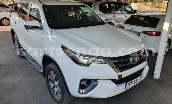 Buy Used Toyota Fortuner White Car in Ezulwini in Hhohho Buy Used Toyota Fortuner White Car in Ezulwini in Hhohho