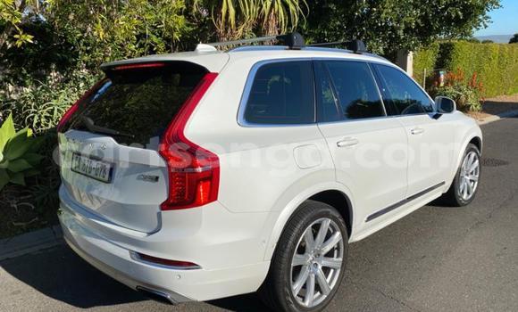 Nunua Ilio tumika Volvo XC90 White Gari ndani ya Big Bend nchini Lubombo Nunua Ilio tumika Volvo XC90 White Gari ndani ya Big Bend nchini Lubombo