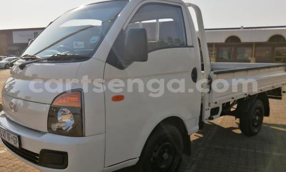 Buy Used Hyundai H200 White Car in Mbabane in Manzini