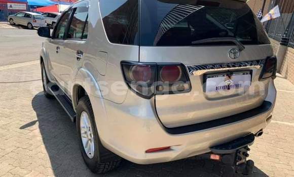Buy Used Toyota Fortuner Silver Car in Bulembu in Hhohho Buy Used Toyota Fortuner Silver Car in Bulembu in Hhohho
