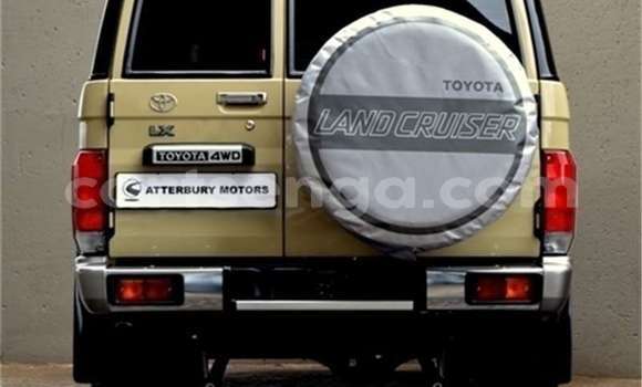 Nunua Ilio tumika Toyota Land Cruiser Beige Gari ndani ya Manzini nchini Manzini