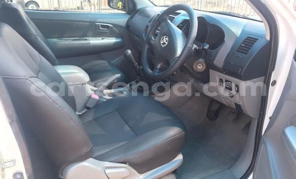 Buy Used Toyota Hilux White Car in Bulembu in Hhohho Buy Used Toyota Hilux White Car in Bulembu in Hhohho