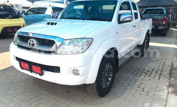 Buy Used Toyota Hilux White Car in Bulembu in Hhohho Buy Used Toyota Hilux White Car in Bulembu in Hhohho