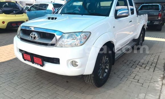 Buy Used Toyota Hilux White Car in Bulembu in Hhohho Buy Used Toyota Hilux White Car in Bulembu in Hhohho