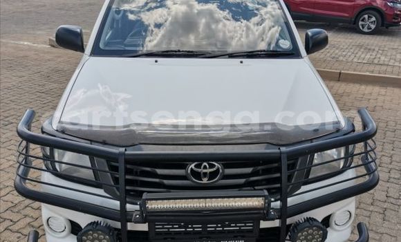 Buy Used Toyota Hilux White Car in Bulembu in Hhohho Buy Used Toyota Hilux White Car in Bulembu in Hhohho
