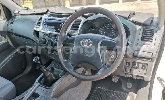 Buy Used Toyota Hilux White Car in Bulembu in Hhohho Buy Used Toyota Hilux White Car in Bulembu in Hhohho