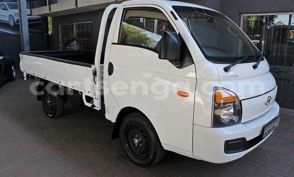 Nunua Ilio tumika Hyundai H1 White Gari ndani ya Ezulwini nchini Hhohho