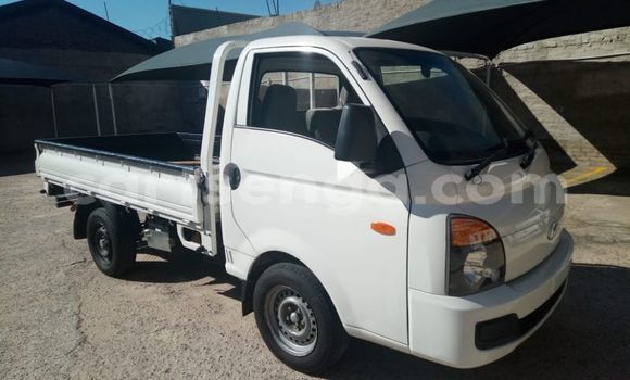 Nunua Ilio tumika Hyundai H1 White Gari ndani ya Ezulwini nchini Hhohho Nunua Ilio tumika Hyundai H1 White Gari ndani ya Ezulwini nchini Hhohho