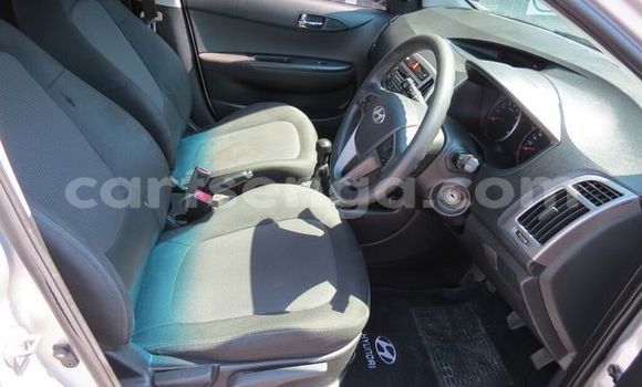 Acheter Occasion Voiture Hyundai i20 Gris à Hlatikulu, Shiselweni District Acheter Occasion Voiture Hyundai i20 Gris à Hlatikulu, Shiselweni District