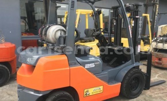 Nunua Ilio tumika Toyota Dyna Brown Lori ndani ya Ezulwini nchini Hhohho