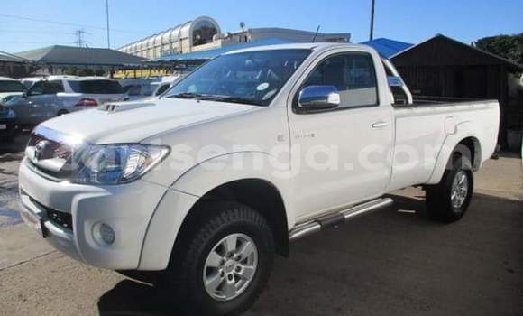 Buy Used Toyota Hilux White Car in Bulembu in Hhohho