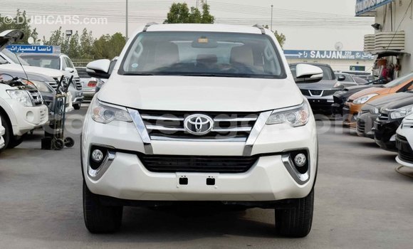 Nunua Imported Toyota Fortuner White Gari ndani ya Import - Dubai nchini Hhohho Nunua Imported Toyota Fortuner White Gari ndani ya Import - Dubai nchini Hhohho