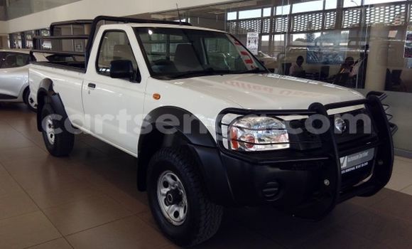 Nunua Ilio tumika Nissan Hardbody White Gari ndani ya Ezulwini nchini Hhohho