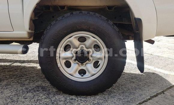 Acheter Occasion Voiture Nissan Hardbody Blanc à Hlatikulu, Shiselweni District Acheter Occasion Voiture Nissan Hardbody Blanc à Hlatikulu, Shiselweni District